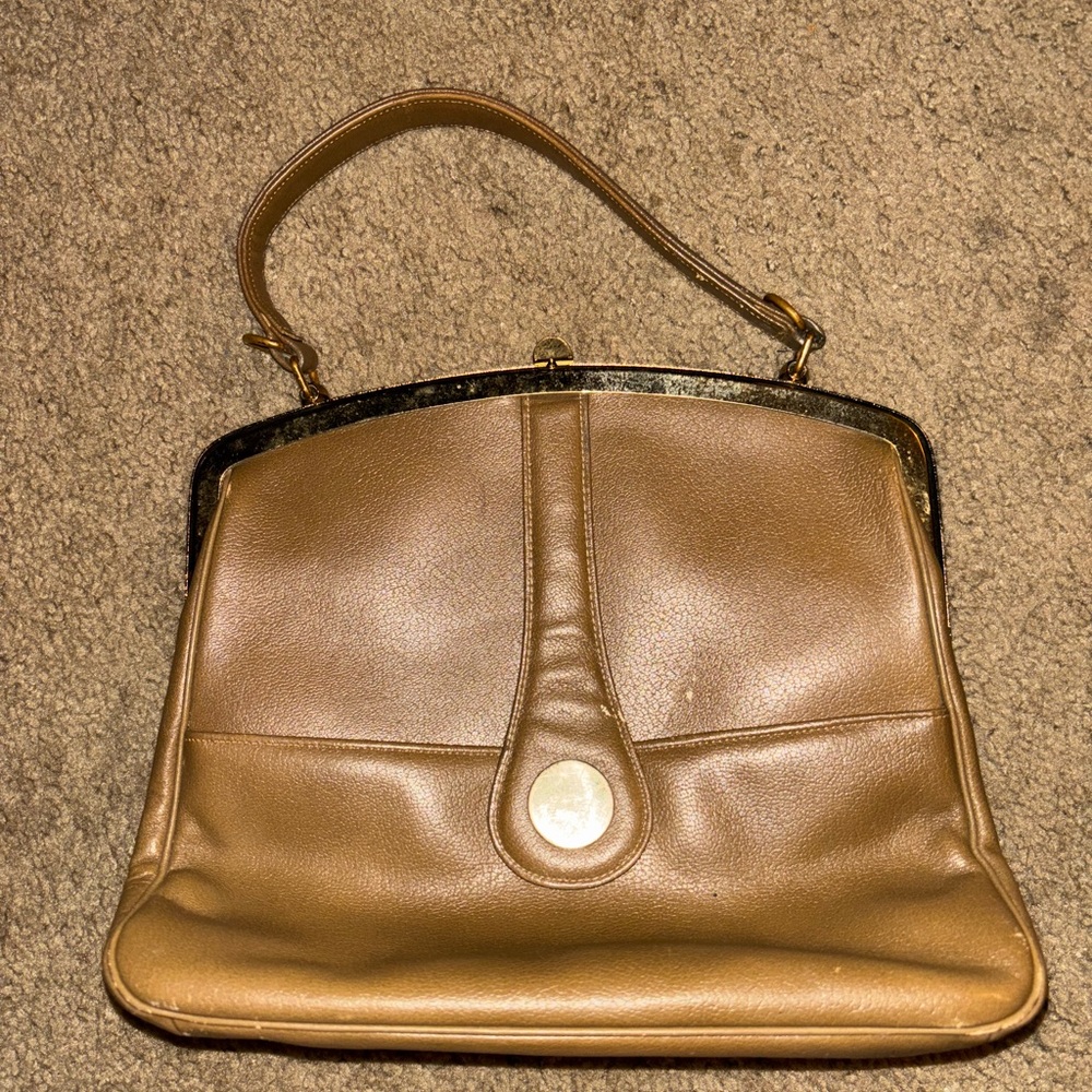Vintage America Tan Shoulder Bag with Structured Design